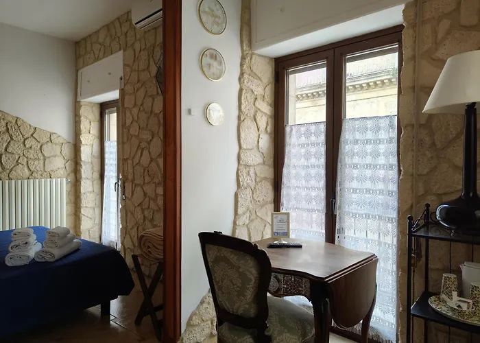 לינה וארוחת בוקר Proserpina 3*