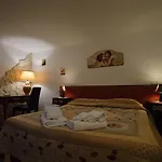 Oda ve Kahvaltı Proserpina 3*