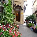 Oda ve Kahvaltı Proserpina 3*